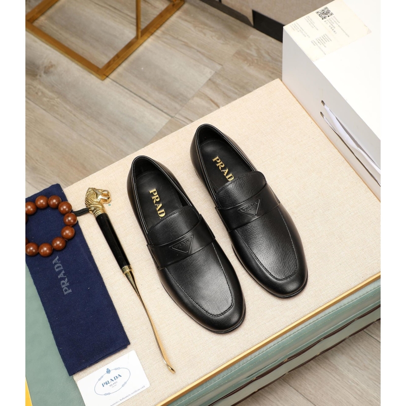 Pra*a leather shoes